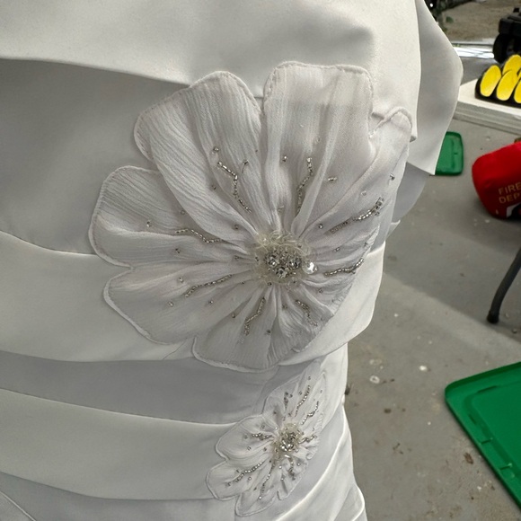 David's Bridal Galina Strapless Tea-Length Wedding Dress White 3D Floral Size 16 - Picture 5 of 8